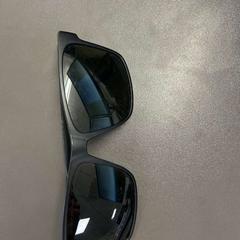 색안경 zwart, iLost를 사용하여 Gebo Tours에 보고됨