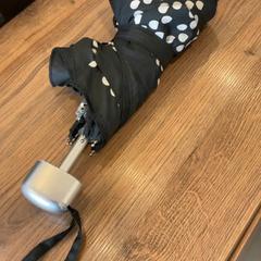 Regenschirm, gemeldet von MEININGER Hotel Marseille Centre la Joliette über iLost