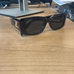 Solglasögon, rapporterat av Pathé Arnhem med iLost