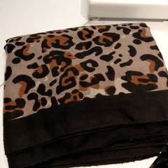 Bufanda motif leopard, segons ha informat IKEA Toulouse mitjançant iLost