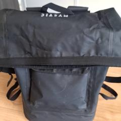 حقائب الظهر والحقائب النهارية، كما تم الإبلاغ عنه بواسطة Connexxion Haarlem AML عبر iLost