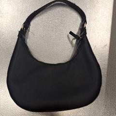 Taška Zwart, jak nahlášeno IKEA Eindhoven pomocí iLost