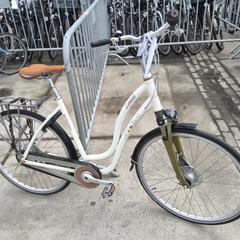 Damesfiets alba wit がiLostで Stadswerk072 によって報告されました