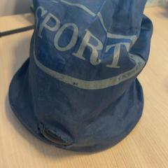 Bolsa de ginástica, como reportado por Regio Limburg - Leuven utilizando o iLost