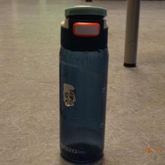 Fles blauw, zoals gemeld door Gemeente Leopoldsburg met iLost