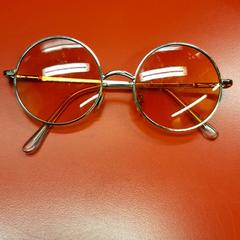 Szemüveg, amint azt UvA REC az iLost segítségével jelentette.