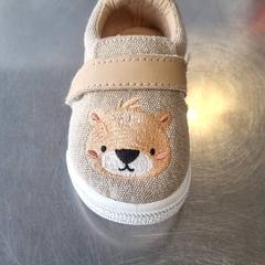 Sabates de nadó Beige, segons ha informat Burgers' Zoo mitjançant iLost