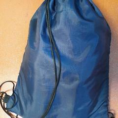 Taška bleu marine, jak nahlášeno TCL pomocí iLost