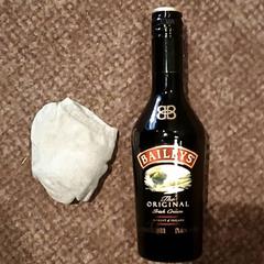 お酒のボトル & 靴下 がiLostで Van der Valk Hotel Apeldoorn - De Cantharel によって報告されました