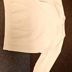 セーター White がiLostで Mövenpick Hotel Amsterdam City Centre によって報告されました