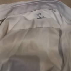 İLost kullanarak Leonardo Royal Hotel Amsterdam tarafından bildirildiği gibi Gömlek