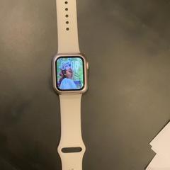 Montre apple watch, a été signalé par MEININGER Hotel Berlin Central Station utilisant iLost