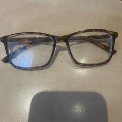 Een bril, amint azt az iLostnak jelentették.