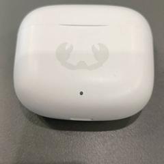 Caixa para airpods Wit, como reportado por Qbuzz GD Assen utilizando o iLost