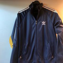 Adidas vest, zoals gemeld door Pathé Arena met iLost