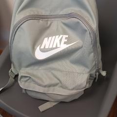 Nike rugzak, iLost를 사용하여 Pouw Vervoer에 보고됨