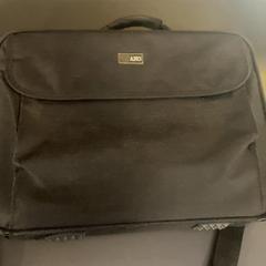 Bag Laptop tasche + laptop, som rapportert av MEININGER Hotel Dresden Zentrum ved bruk av iLost