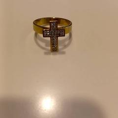 Ring Goud, kruis met steentjes, a été signalé par RAI Amsterdam utilisant iLost