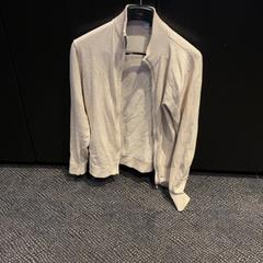 Blusa, como reportado por Van der Valk Hotel Utrecht utilizando o iLost