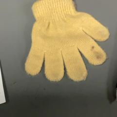 Gloves Yellow, as reported by MEININGER Hotel Copenhagen using iLost