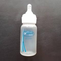 Babyflesje Dr.  Browns, segundo informou Apenheul usando iLost