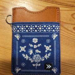 Pasjeshouder portemonnee, como reportado ao iLost