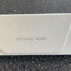 Estuche para lentes, segundo informou Connexxion Amstelveen usando iLost