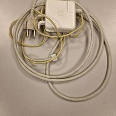Laptop oplader, jak nahlášeno Vrije Universiteit Amsterdam pomocí iLost