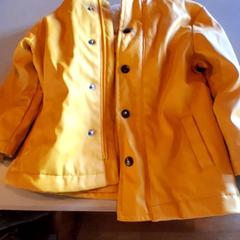 レインコート Geel がiLostで Familiepark Drievliet によって報告されました