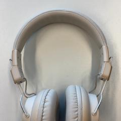 Słuchawki Beige, zgłoszono przez Pathé Schouwburgplein przy użyciu iLost