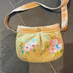 Bossa Yellow, segons ha informat Pathé Nijmegen mitjançant iLost