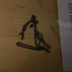 Collar, ha sido reportado por Pinkpop con iLost