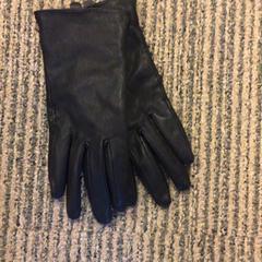 Gants Leder, a été signalé par Canisius-Wilhelmina Ziekenhuis utilisant iLost