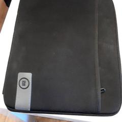 노트북 커버 zwart, iLost를 사용하여 Qbuzz ZHN에 보고됨