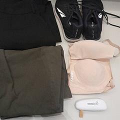 Bota, Podprsenka, Kalhoty & Záložní baterie, jak nahlášeno Van der Valk Hotel Schiphol pomocí iLost