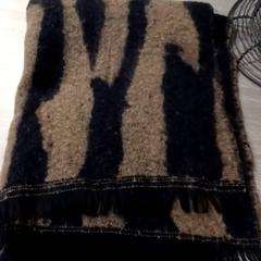 Sjaal Zwart bruin, zoals gemeld door Van der Valk Hotel Vianen met iLost