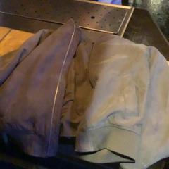 Giacca Grijs, come riportato da Café Leentje utilizzando iLost