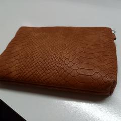 Leren etui, zgłoszono przez Adrz przy użyciu iLost