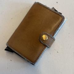 Porta-cartões Ruisdonk, como reportado por GVB utilizando o iLost