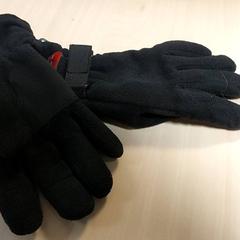 Kleding - Handschoenen, amint azt Regio Oost-Vlaanderen az iLost segítségével jelentette.