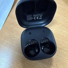 Airpods fodral merk Solix , geen oortjes in, rapporterat av VITAZ campus Sint-Niklaas med iLost