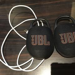 Altoparlante Speaker en oplader, come riportato da Van der Valk Rotterdam Blijdorp utilizzando iLost