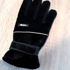 Rukavice Rechterhand, jak nahlášeno EBS Tramplein pomocí iLost