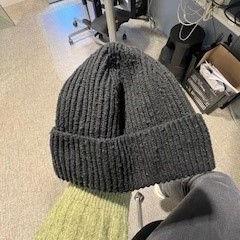 Txapela zwart, gisa salatu by Cursus en vergadercentrum Domstad iLost erabiliz