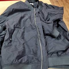 ジャケット がiLostで Connexxion Amstelveen によって報告されました