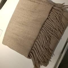 ショール Creme geweven がiLostで IKEA Groningen によって報告されました