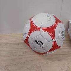 Balle petit ballon, a été signalé par IKEA Liège utilisant iLost