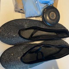 Scarpa, come riportato da Inntel Hotels Amsterdam Landmark utilizzando iLost