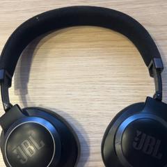Auriculars, segons ha informat Pathé Groningen mitjançant iLost