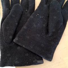 Gloves, as reported by IKEA Rouen Tourville-La-Rivière using iLost